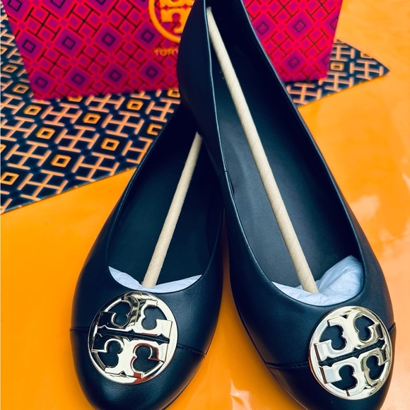 NIB Tory Burch Chelsea Cap Toe Leather Flats Black & Navy Gold Logo MANY SIZES - Picture 2 of 11
